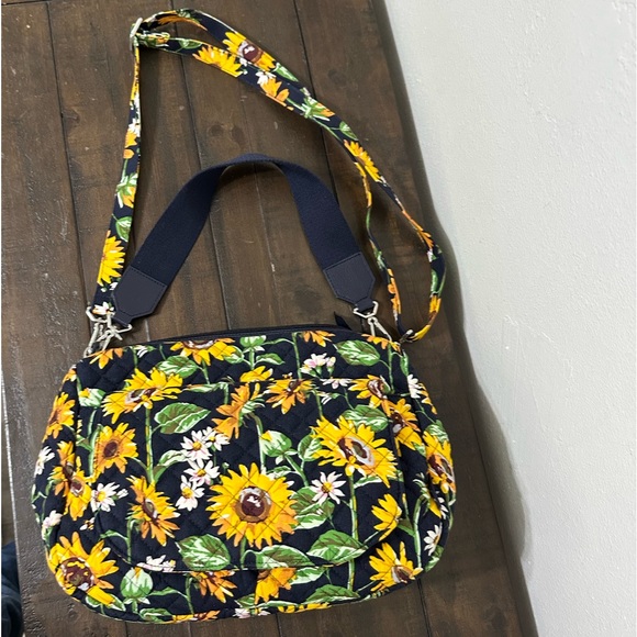 🌻SOLD🌻 Vera Bradley Carson Bag Sunflowers - Picture 2 of 7